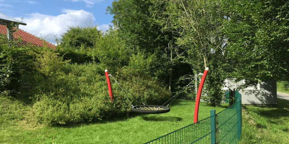 Die Nestschaukel im Garten