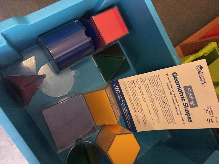Buntes Zahlenpuzzle mit Mengenbildern